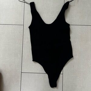 Low V-Neck ribbed body suit